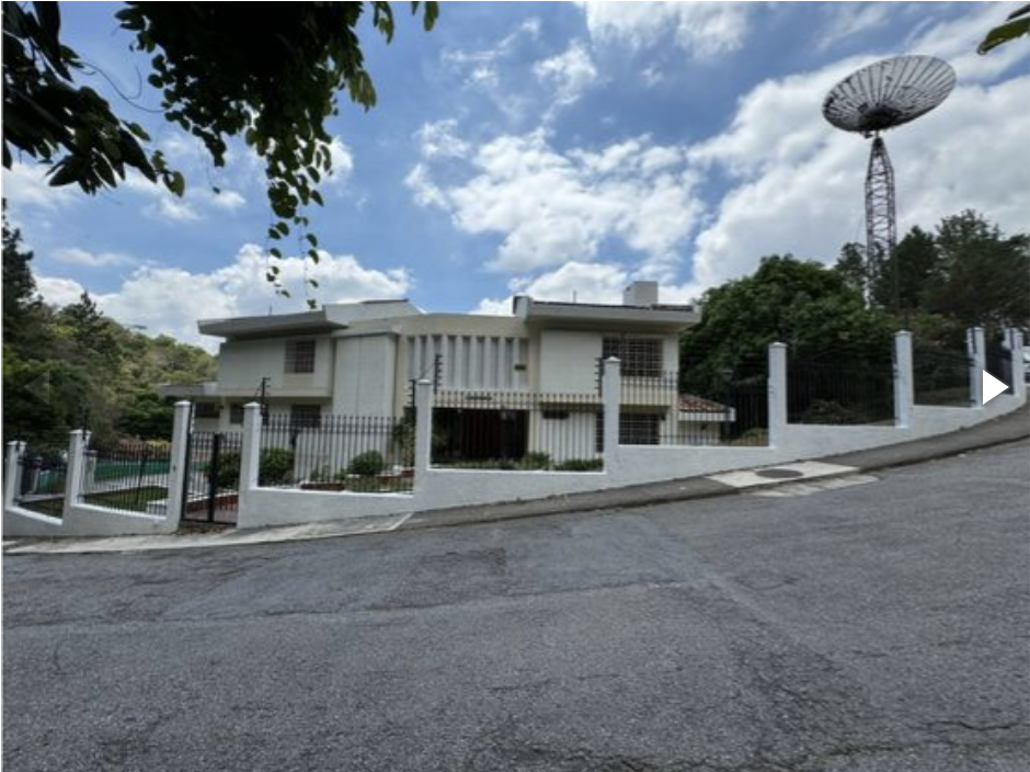 Lagunita Casa en Venta de 1337 M2 T / 750 M2 C Lagn