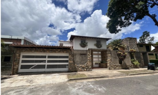 Casa en Venta en El Cafetal, Baruta – Espacio y Comodidad img